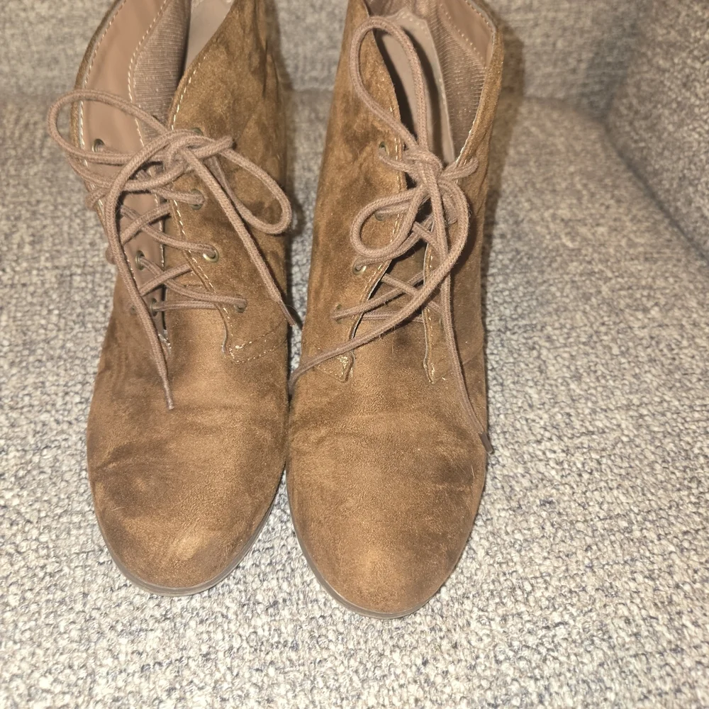Y .‎ Not Faux Suade Woman Booties , Brown In Color ,size 10